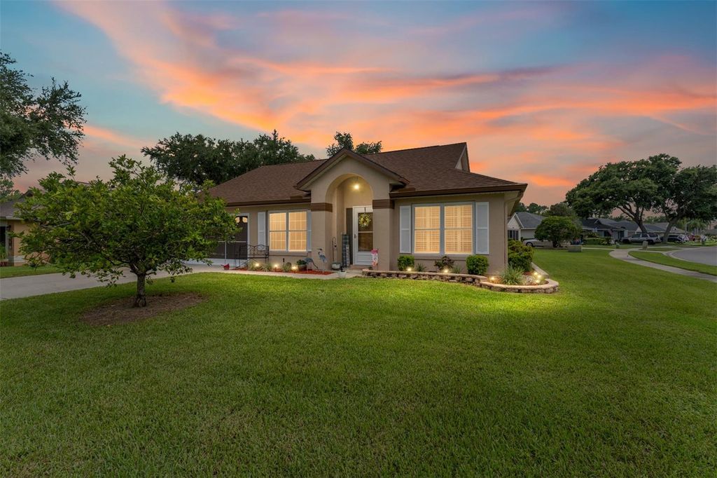 Photo of 2121 Vindale Road, Tavares, FL 32778 (MLS # G5099425)