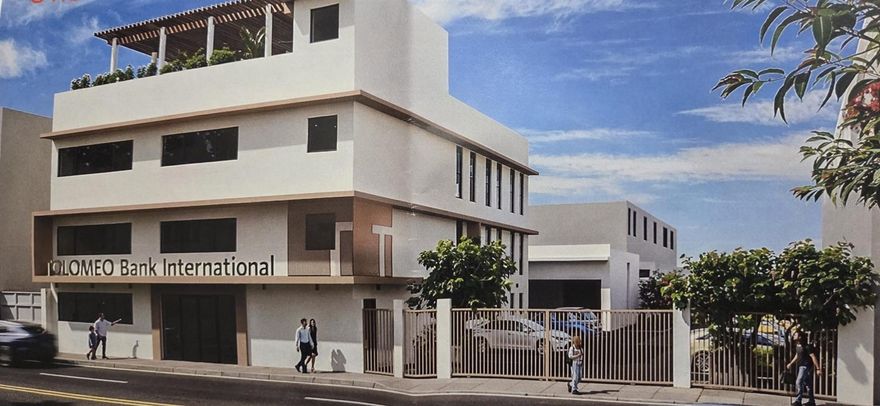 ?? Description of Commercial Space – Level 1 (First Floor)

1,466 square feet | 4 private parking spaces | Independent space
The first-level premises stand out for their direct exposure to Roberto H. Todd Avenue, one of the busiest thoroughfares in San Juan. Their ground-floor location guarantees maximum visibility, immediate access for customers, and the opportunity to take advantage of the constant flow of vehicular and pedestrian traffic.

Key features:

1,466 square feet of completely open space in shell condition, ideal for designing a custom office, boutique, or showroom.

Separate entrance, ensuring privacy and allowing access to be customized according to the brand or customer flow.

Four exclusive parking spaces, an exceptional benefit in this highly sought-after area.

Proximity to Condado, Miramar, and the Santurce arts, business, and restaurant district.

Renovated building, projecting a modern, professional, and elegant image.

This space is ideal for law or accounting firms, financial advisors, brokers, plastic surgeons, medical spas, showrooms, and any operation that desires a strategic location with high exposure and easy access.