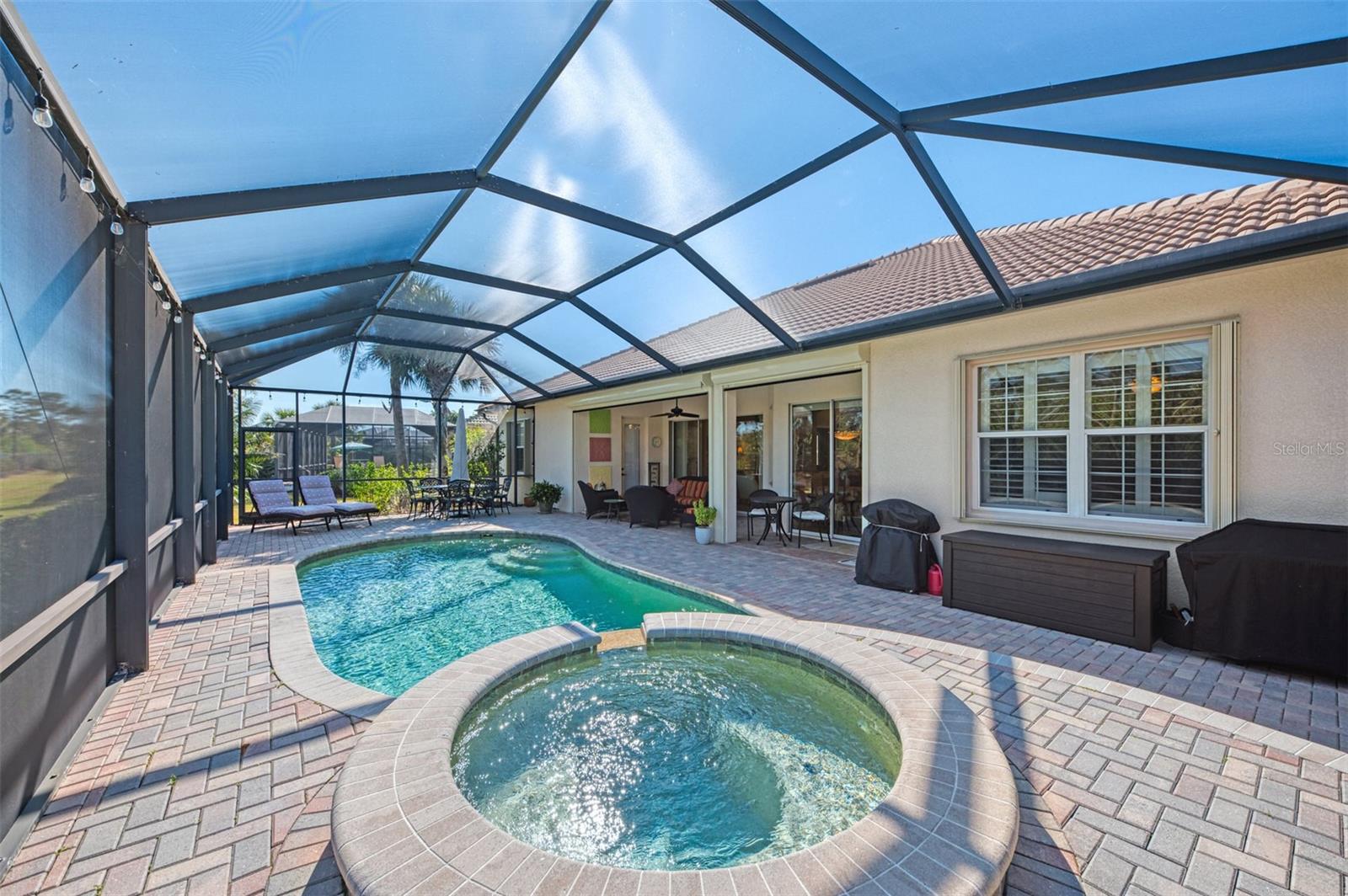 RIVERWOOD - Residential