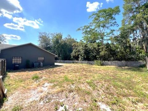 A home in WINTER HAVEN