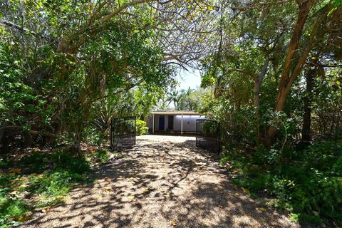 A home in LONGBOAT KEY