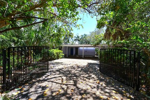 A home in LONGBOAT KEY