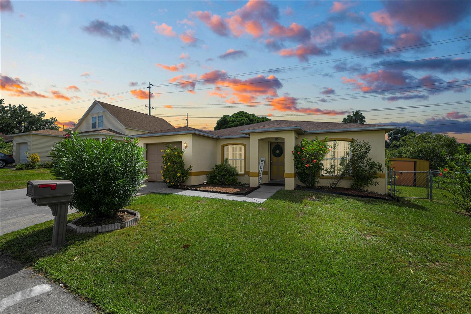1678 BLOSSOM CIRCLE W