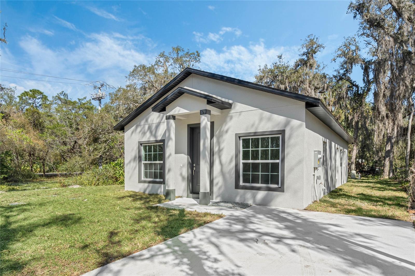 New Construction, with open layout, cathedral ceiling, quartz countertops and stainless steel appliances block construction and now HOA. Zoned for Oviedo schools. Make your appt today.