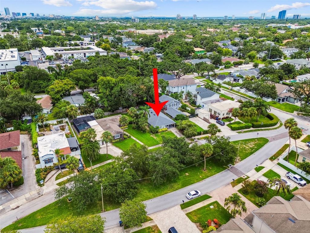 Photo of 116 S Hale Avenue, Tampa, FL 33609 (MLS # TB8413812)