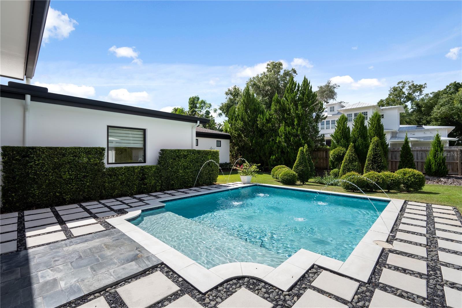 ELLNO WILLO - Residential