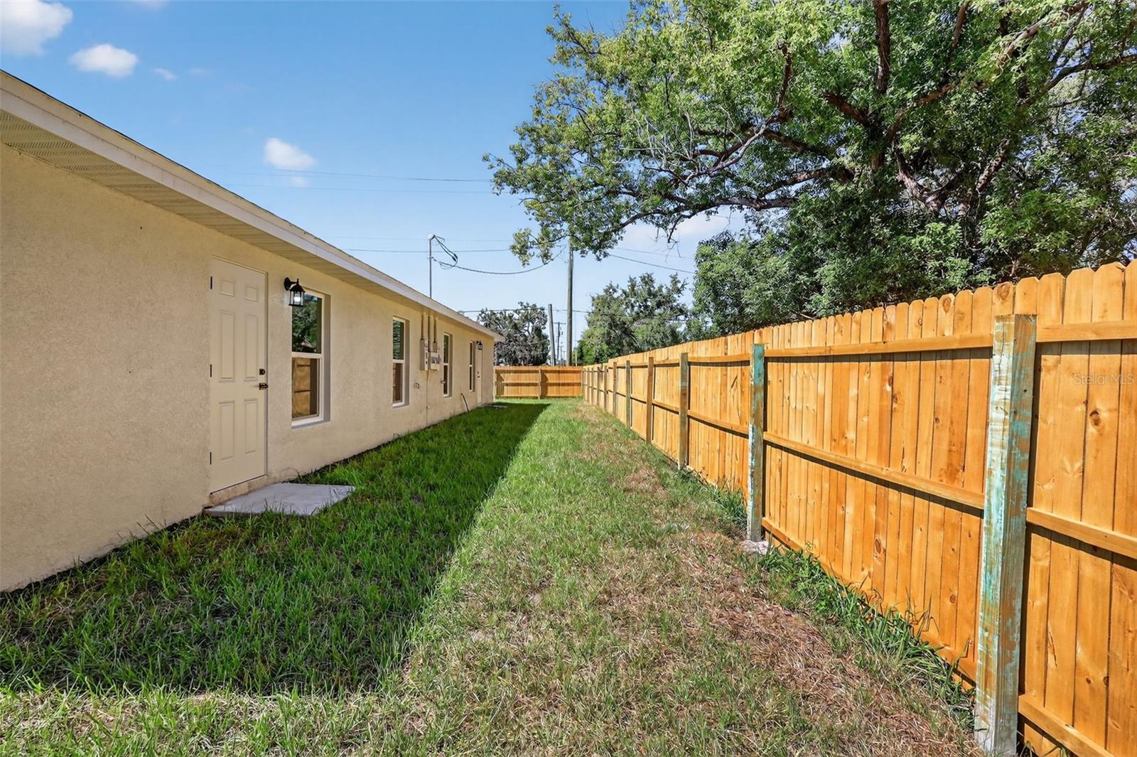 C H DAVIS RIVER FRONT RESUBDIVIDED - Residential Lease