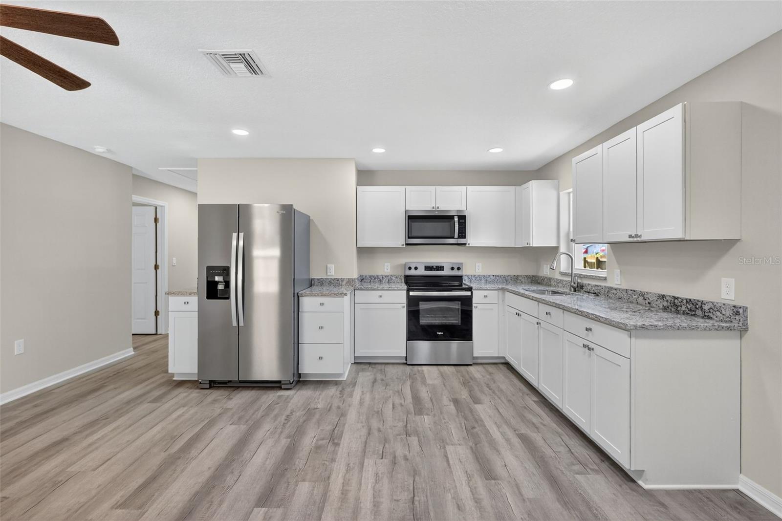 C H DAVIS RIVER FRONT RESUBDIVIDED - Residential Lease