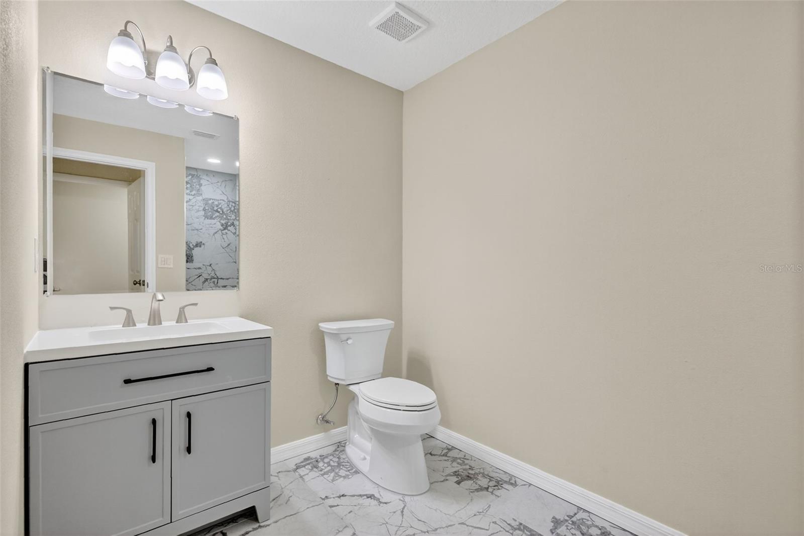 C H DAVIS RIVER FRONT RESUBDIVIDED - Residential Lease