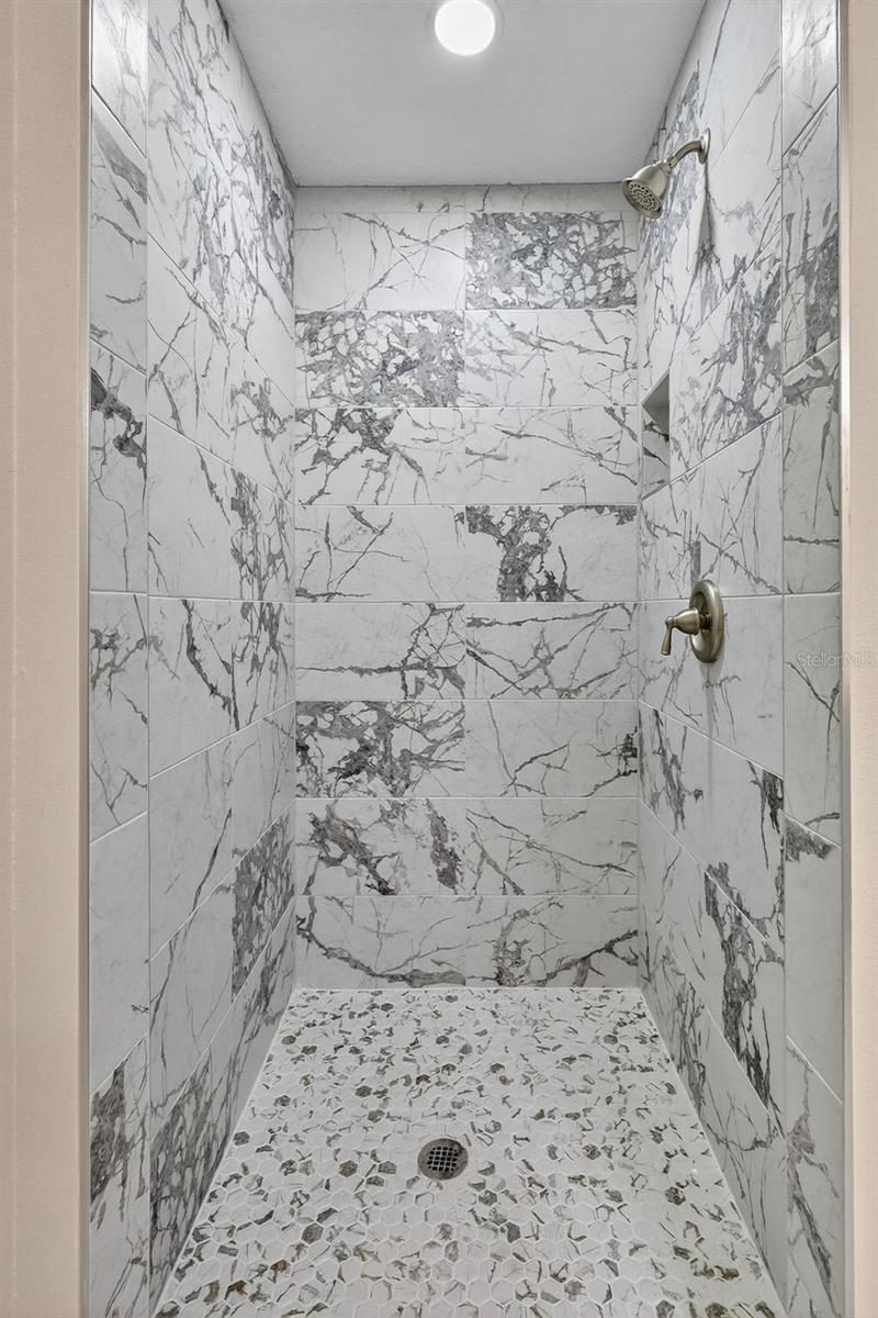 C H DAVIS RIVER FRONT RESUBDIVIDED - Residential Lease