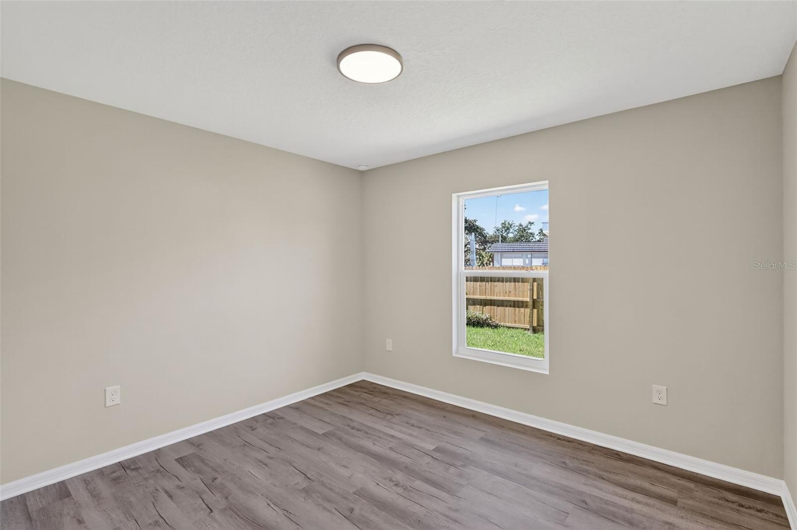 C H DAVIS RIVER FRONT RESUBDIVIDED - Residential Lease