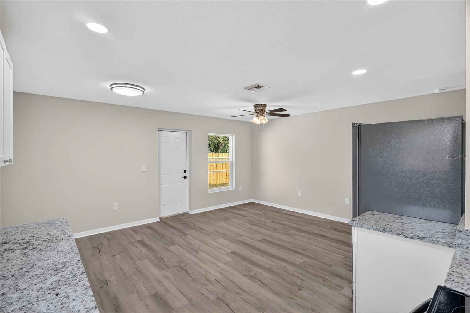 C H DAVIS RIVER FRONT RESUBDIVIDED - Residential Lease