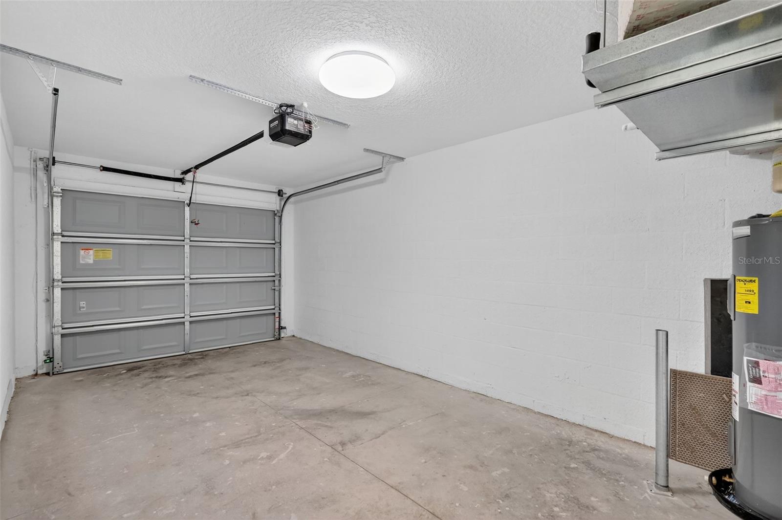 C H DAVIS RIVER FRONT RESUBDIVIDED - Residential Lease