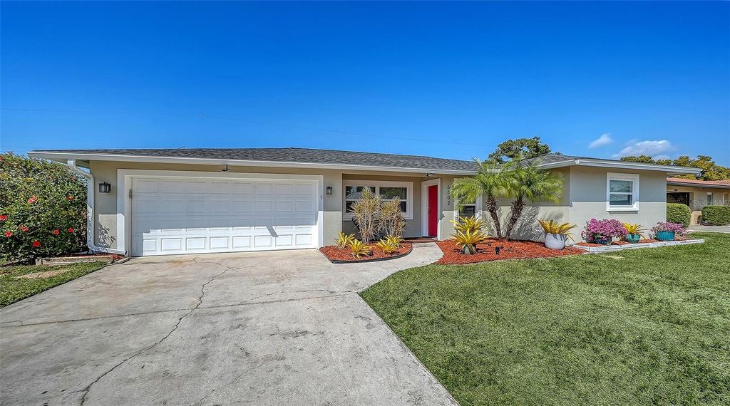 Photo of 6802 Roxbury Drive, Sarasota, FL 34231 (MLS # A4683297)