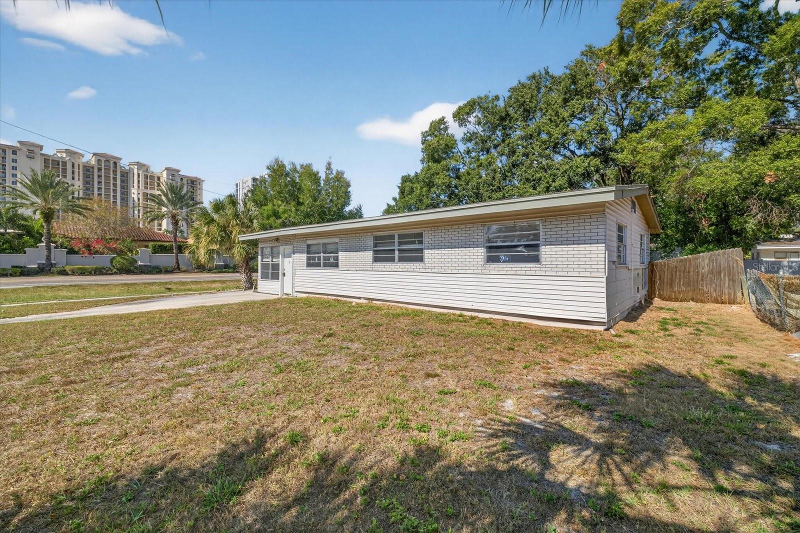 GANDY GARDENS 1 - Land