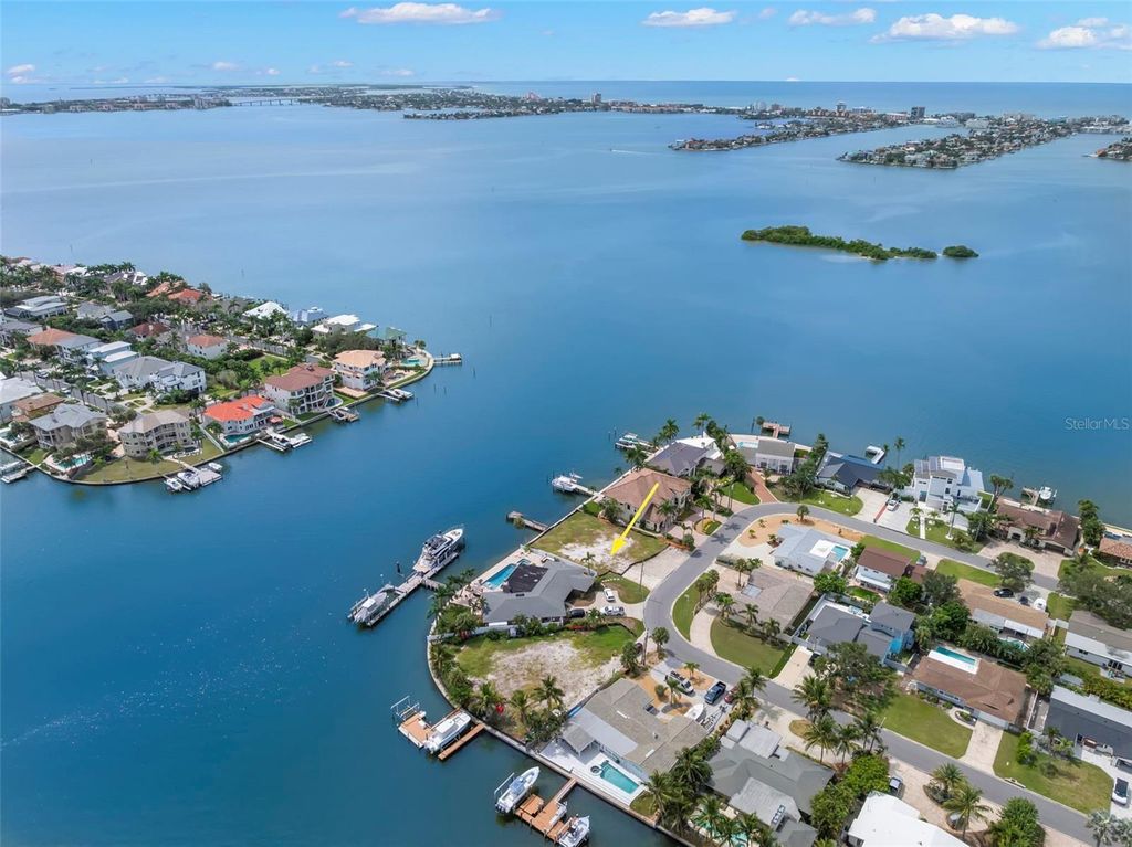 Photo of 2000 Dolphin Boulevard S, St Petersburg, FL 33707 (MLS # TB8420525)