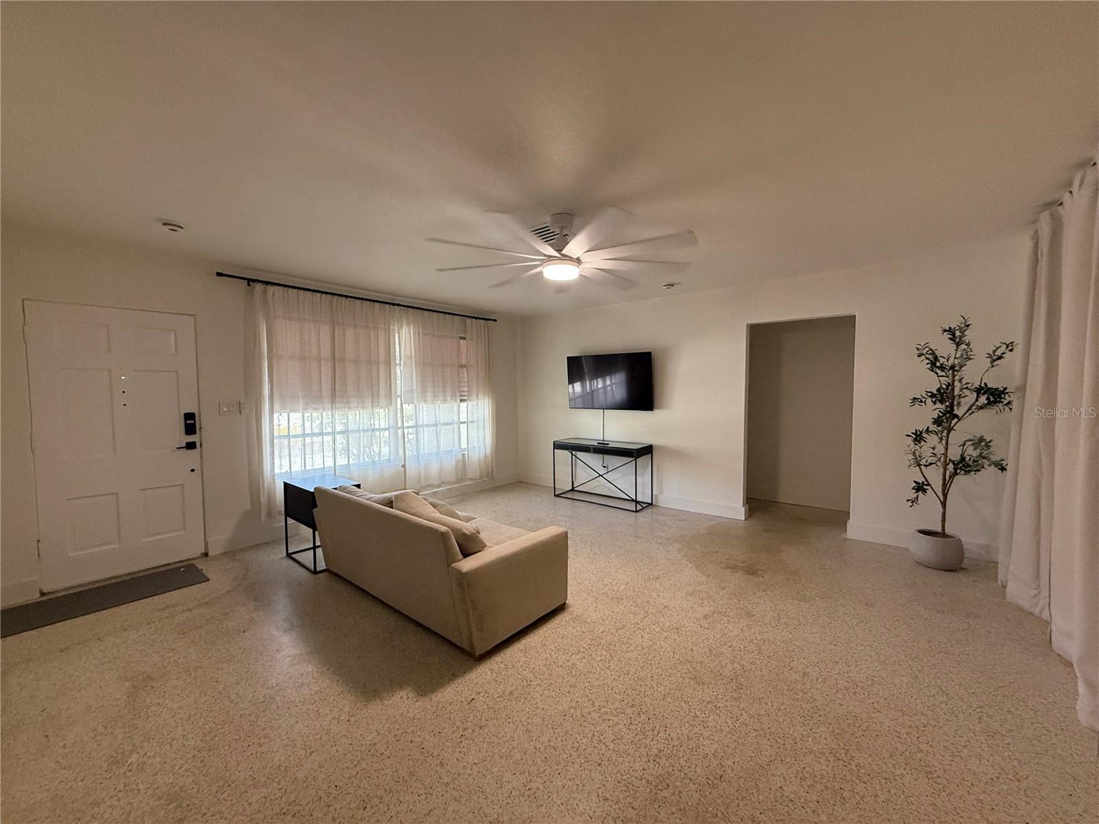 DE SOTO COUNTRY CLUB COLONY - Residential Lease