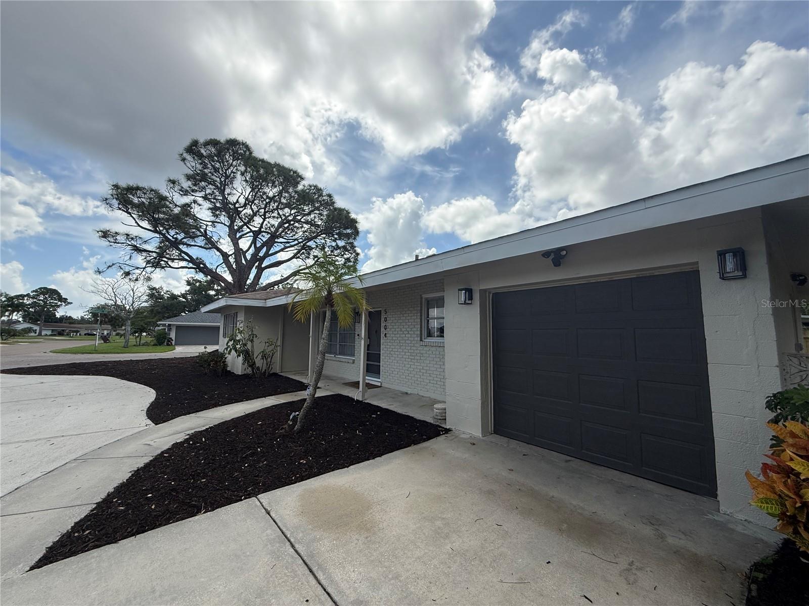 DE SOTO COUNTRY CLUB COLONY - Residential Lease