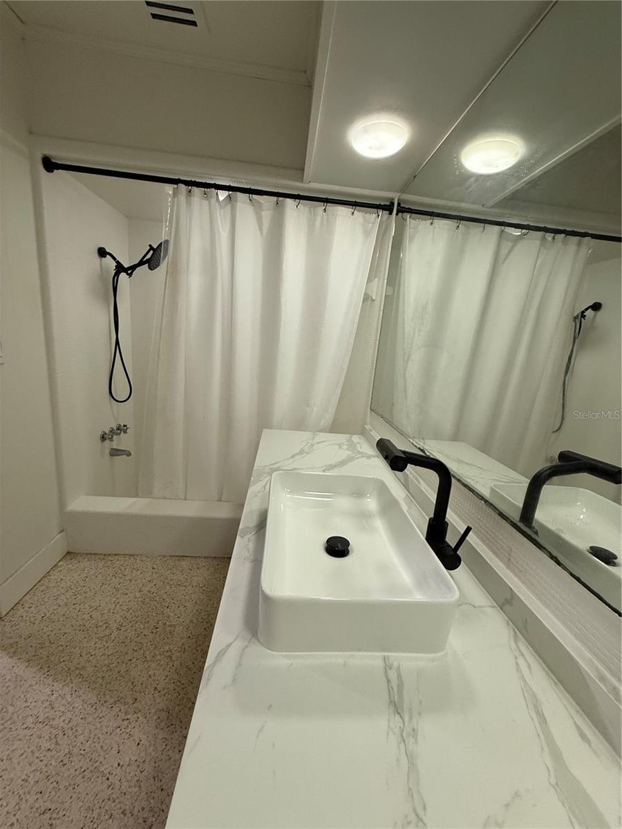 DE SOTO COUNTRY CLUB COLONY - Residential Lease