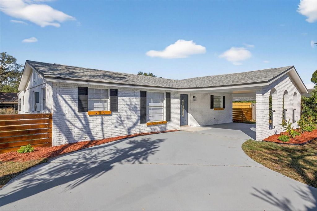 Photo of 804 Walnut Drive, Seffner, FL 33584 (MLS # TB8451072)