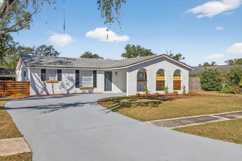 Photo of 804 Walnut Drive, Seffner, FL 33584 (MLS # TB8451072)