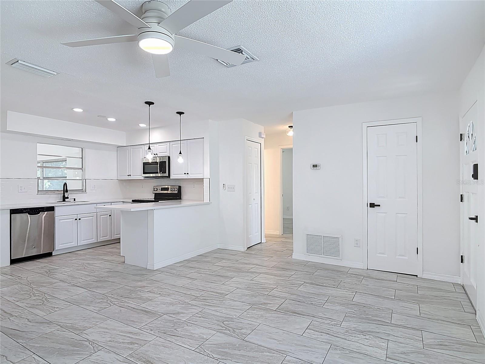 1113 LEEWARD DRIVE