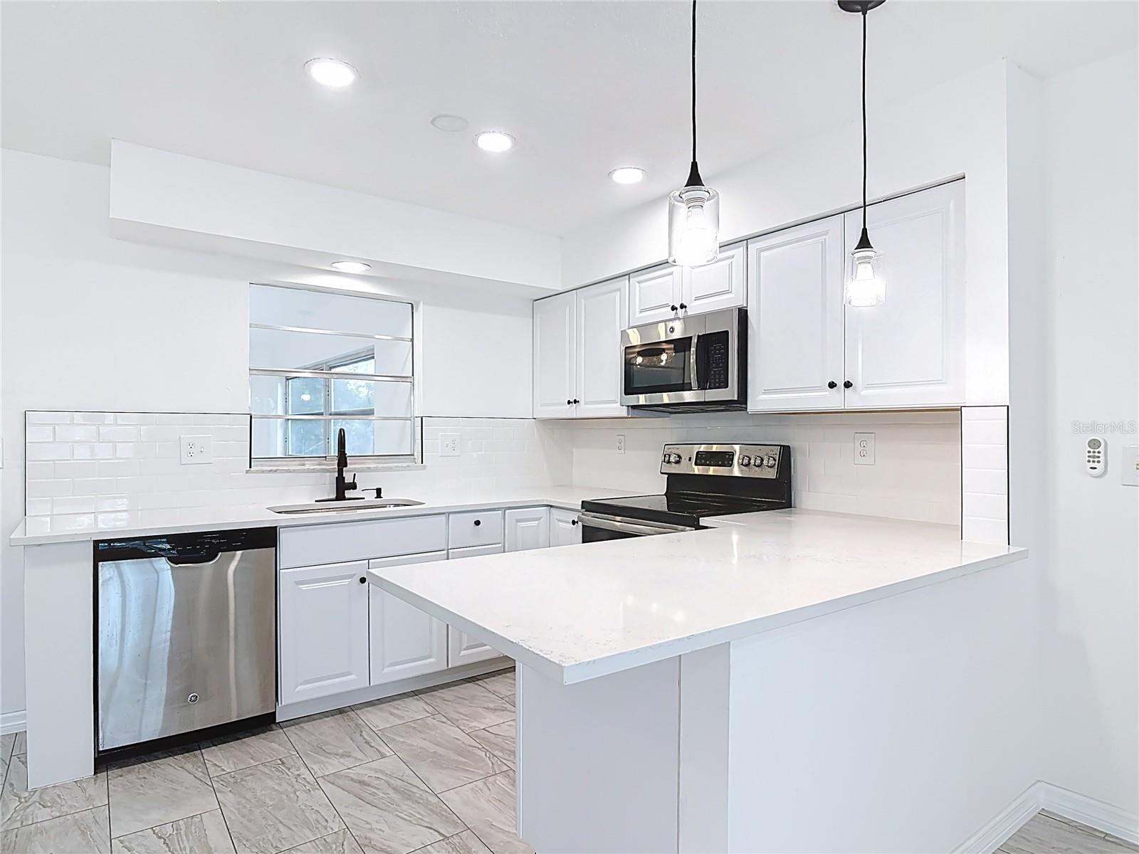 1113 LEEWARD DRIVE