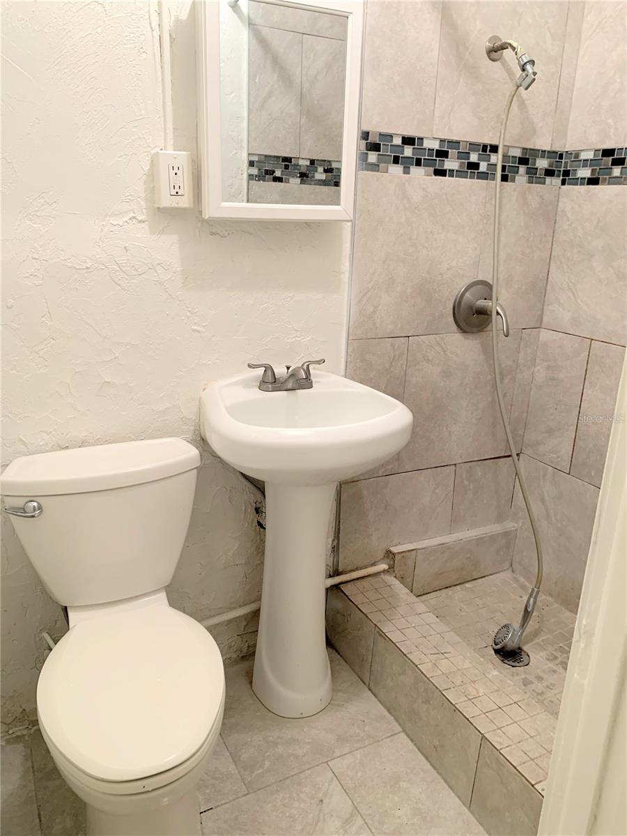 SCHANTZS - Residential Lease