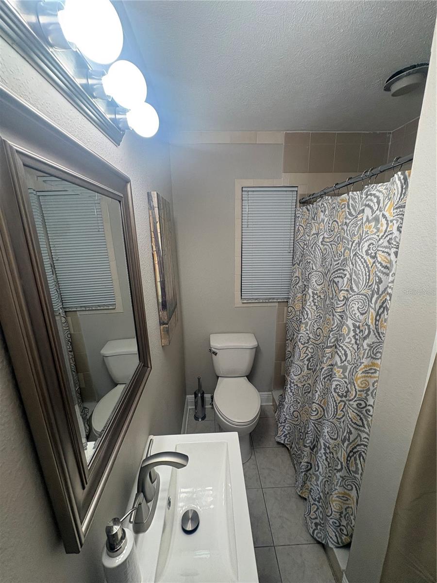 NON-SUBDIVISION - Commercial Lease