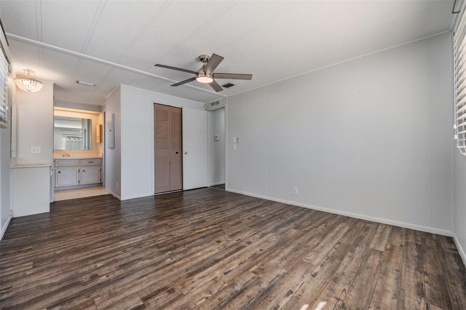 SHADOW BROOK MOBILE HOME - Residential