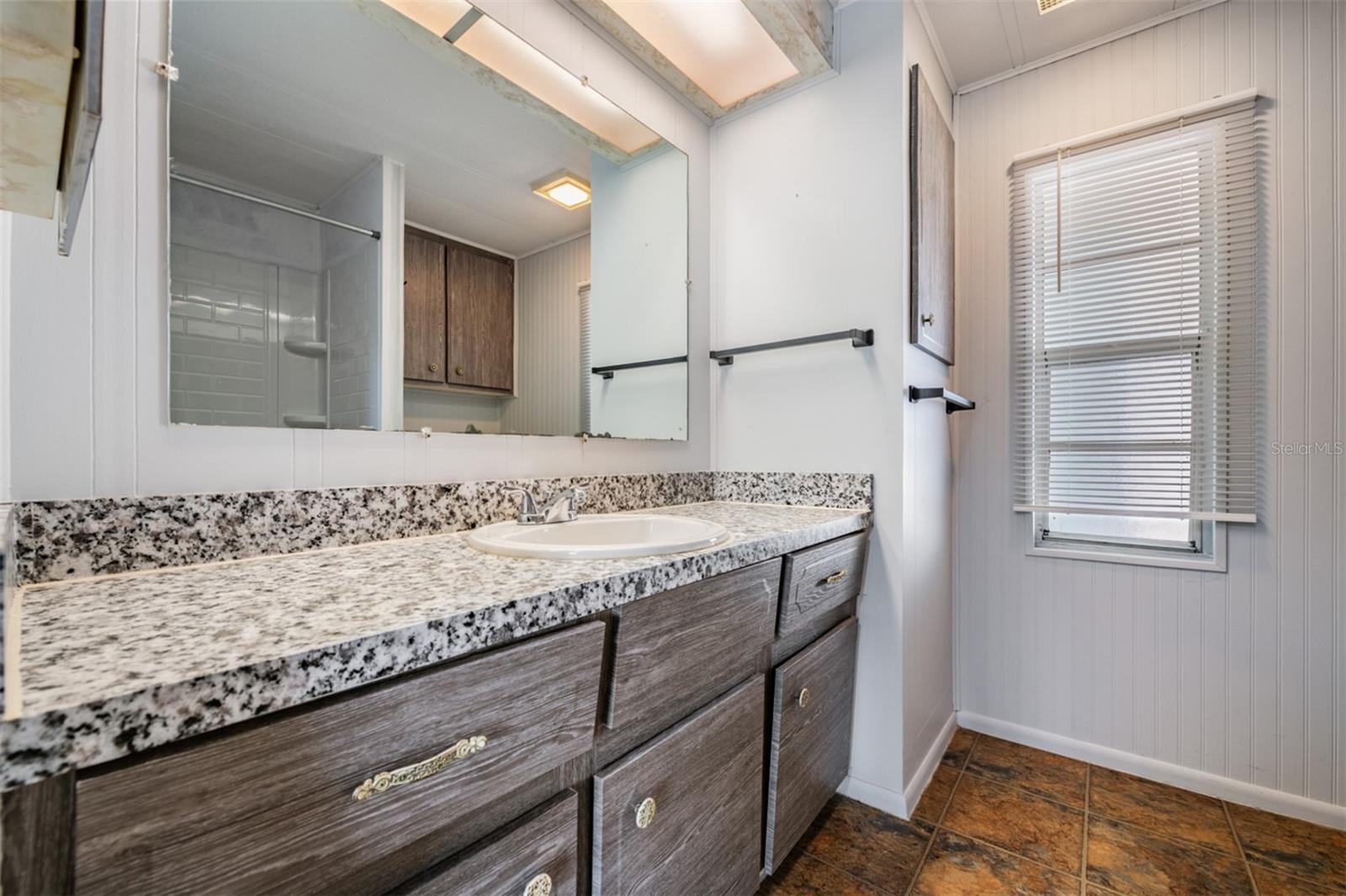 SHADOW BROOK MOBILE HOME - Residential