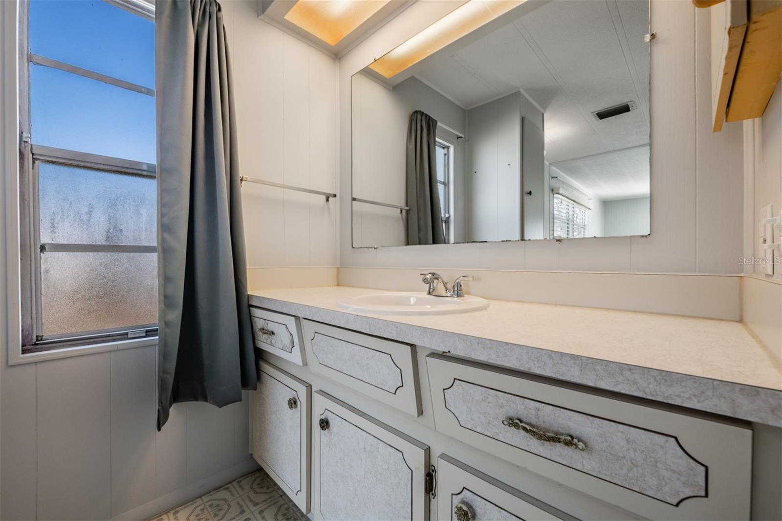 SHADOW BROOK MOBILE HOME - Residential