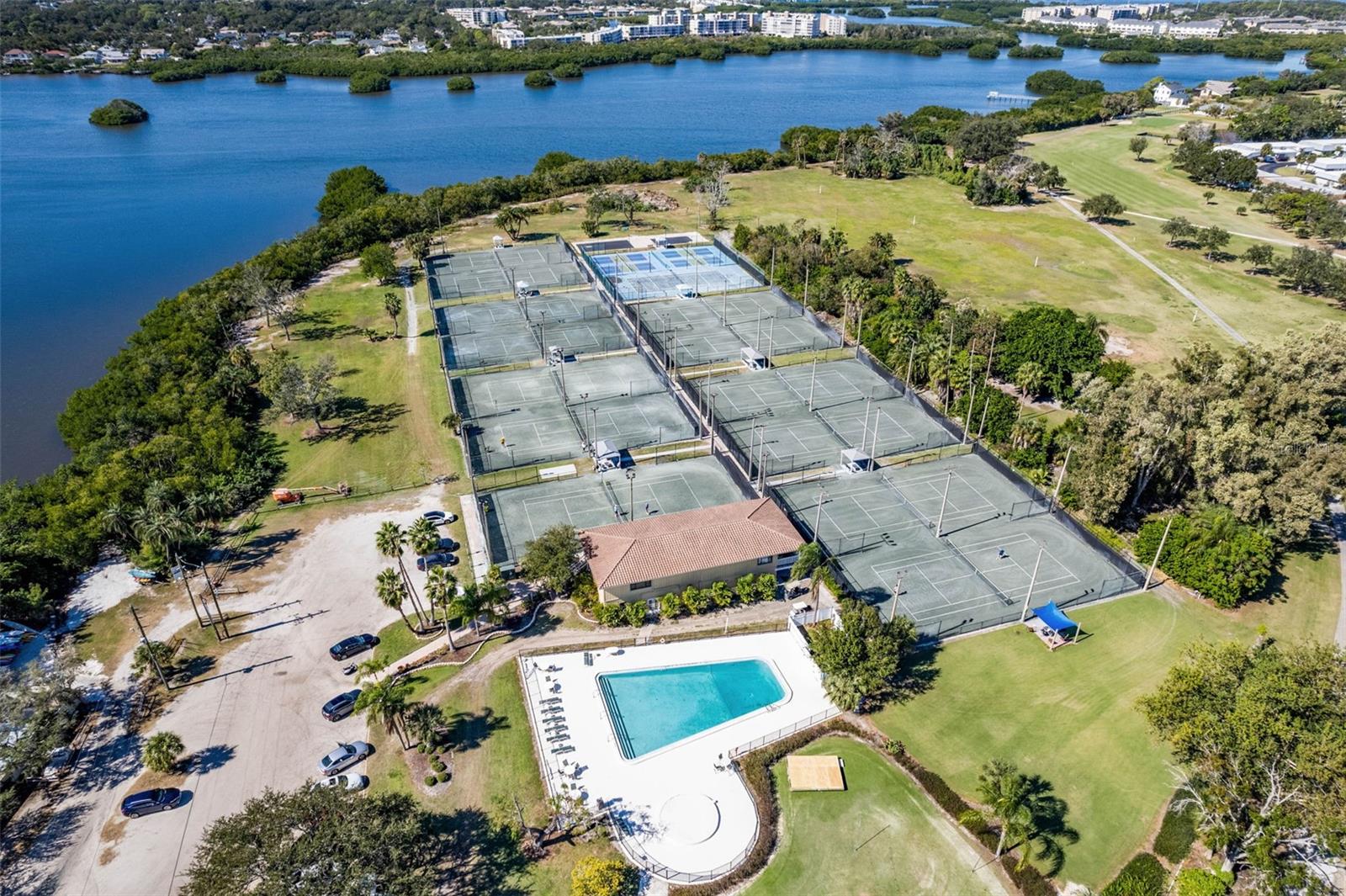 SEMINOLE LAKE GOLF & COUNTRY CLUB ESTATES - Residential