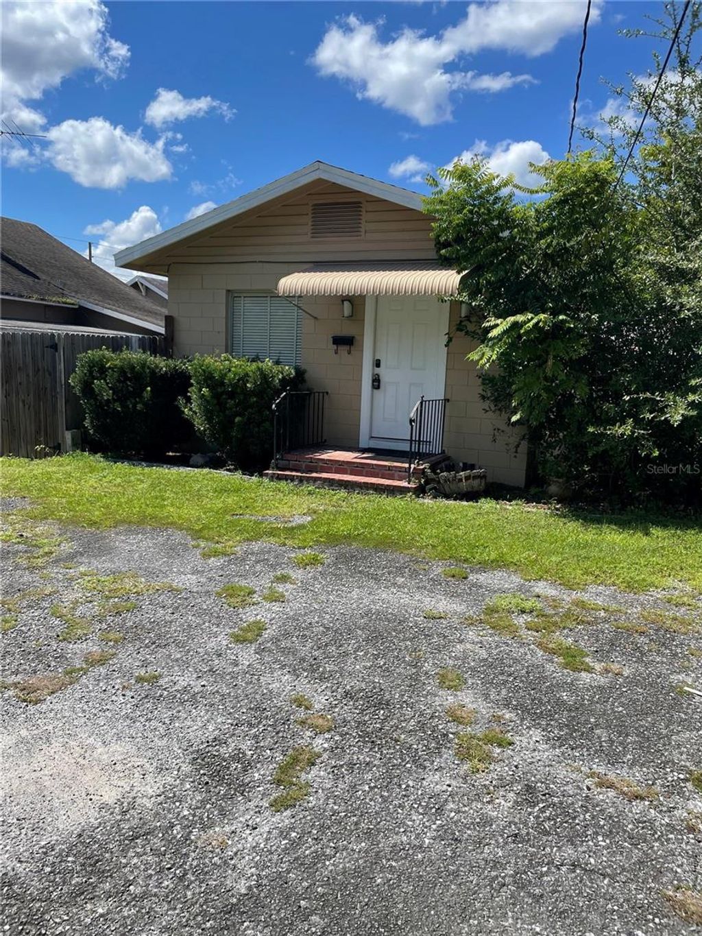 Photo of 419 W Wisconsin Avenue, Deland, FL 32720 (MLS # V4947019)
