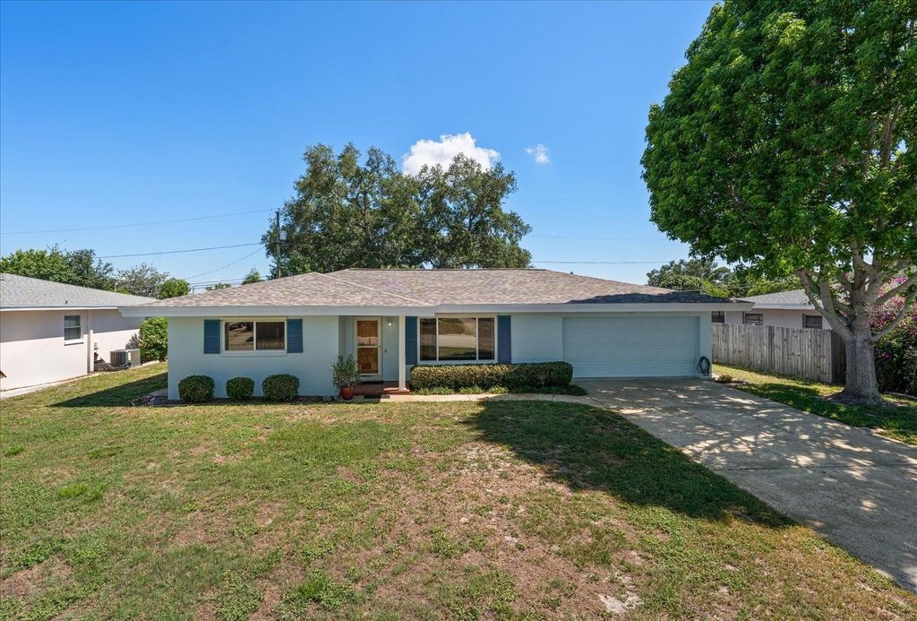 Photo of 2019 Kenmoore Drive, Clearwater, FL 33764 (MLS # TB8509658)