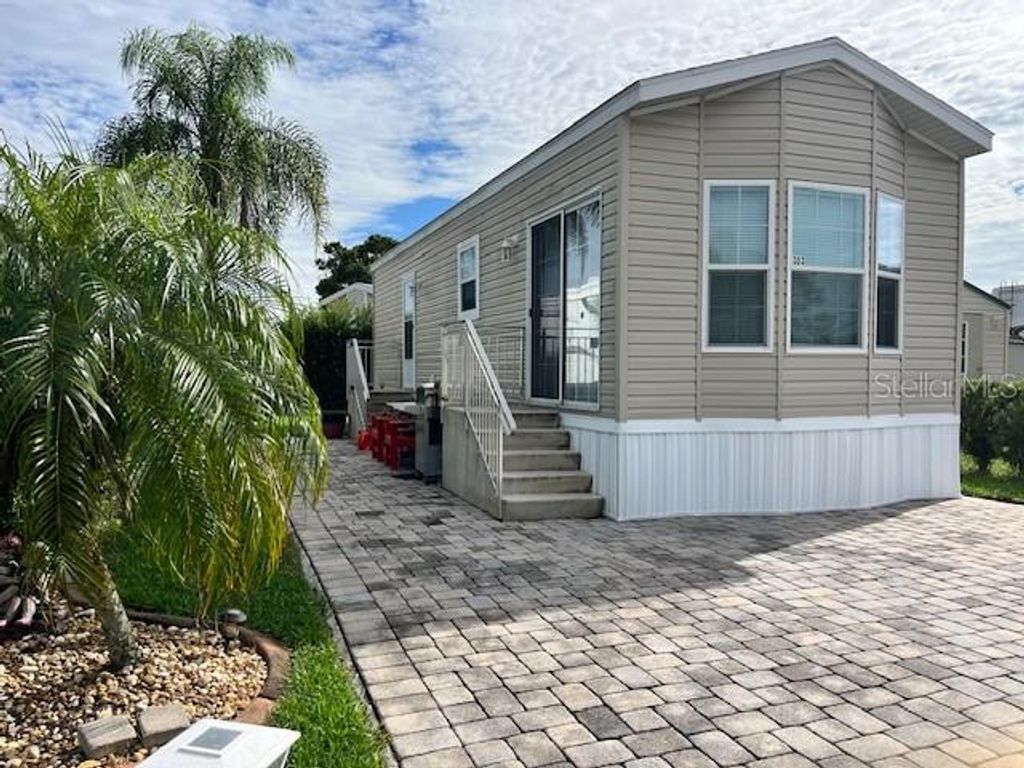 Photo of 2414 Limewood Avenue, Clermont, FL 34714 (MLS # L4958945)