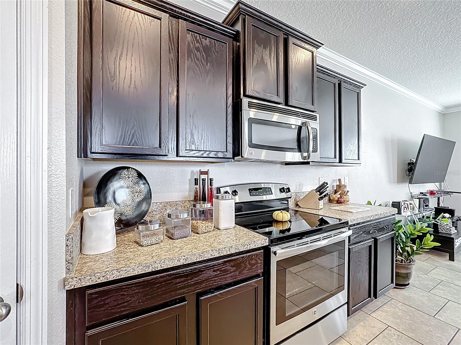 2112 BETSY ROSS LANE
