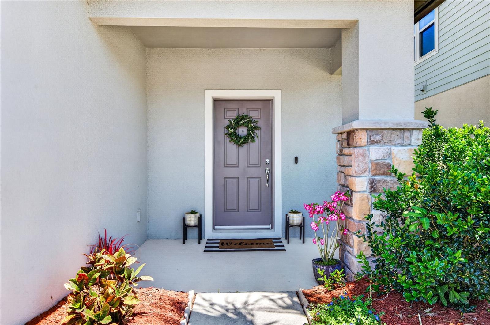 6216 KENAVA LOOP
