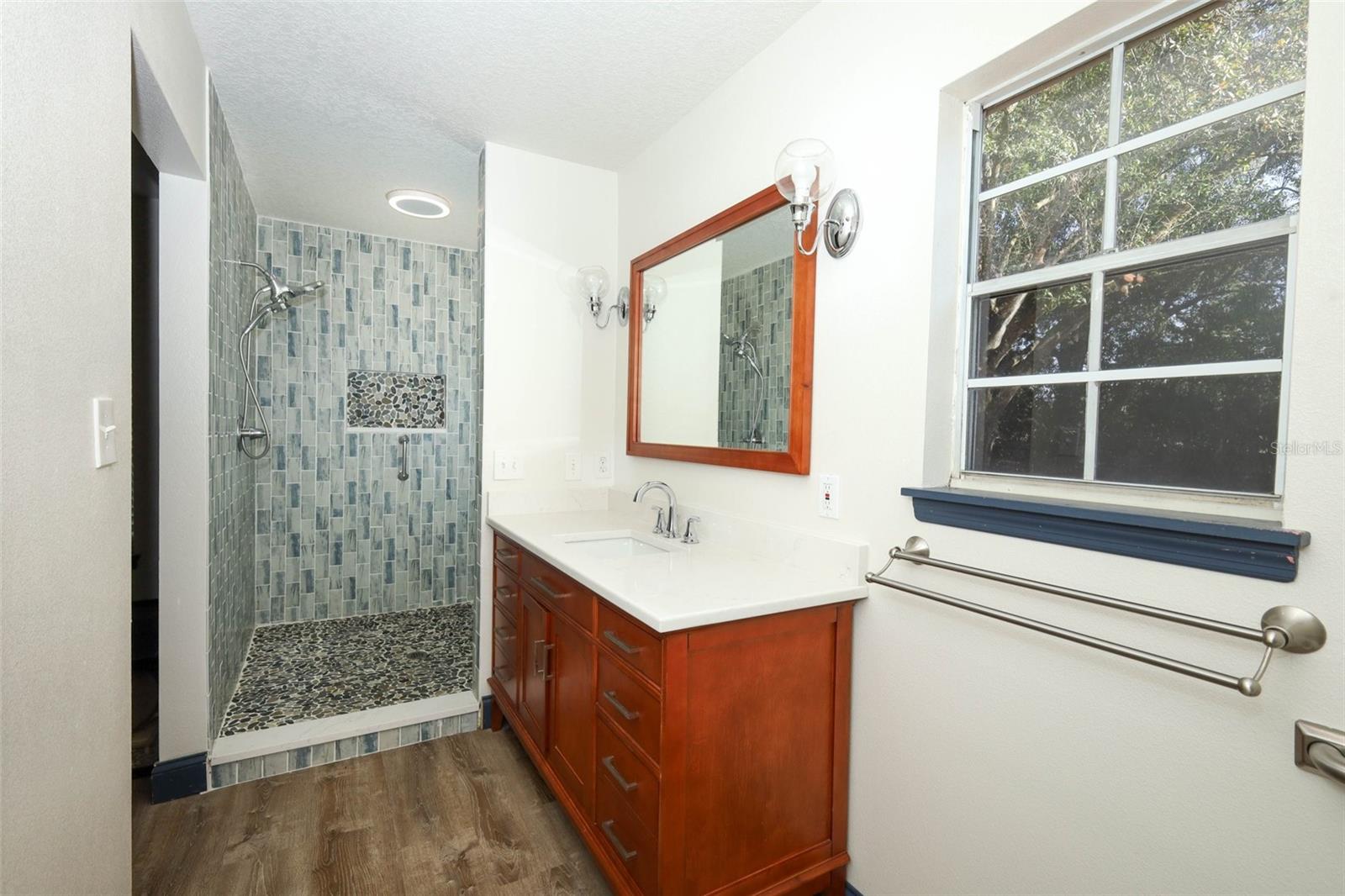 APPLE ORCHARD THE - Residential