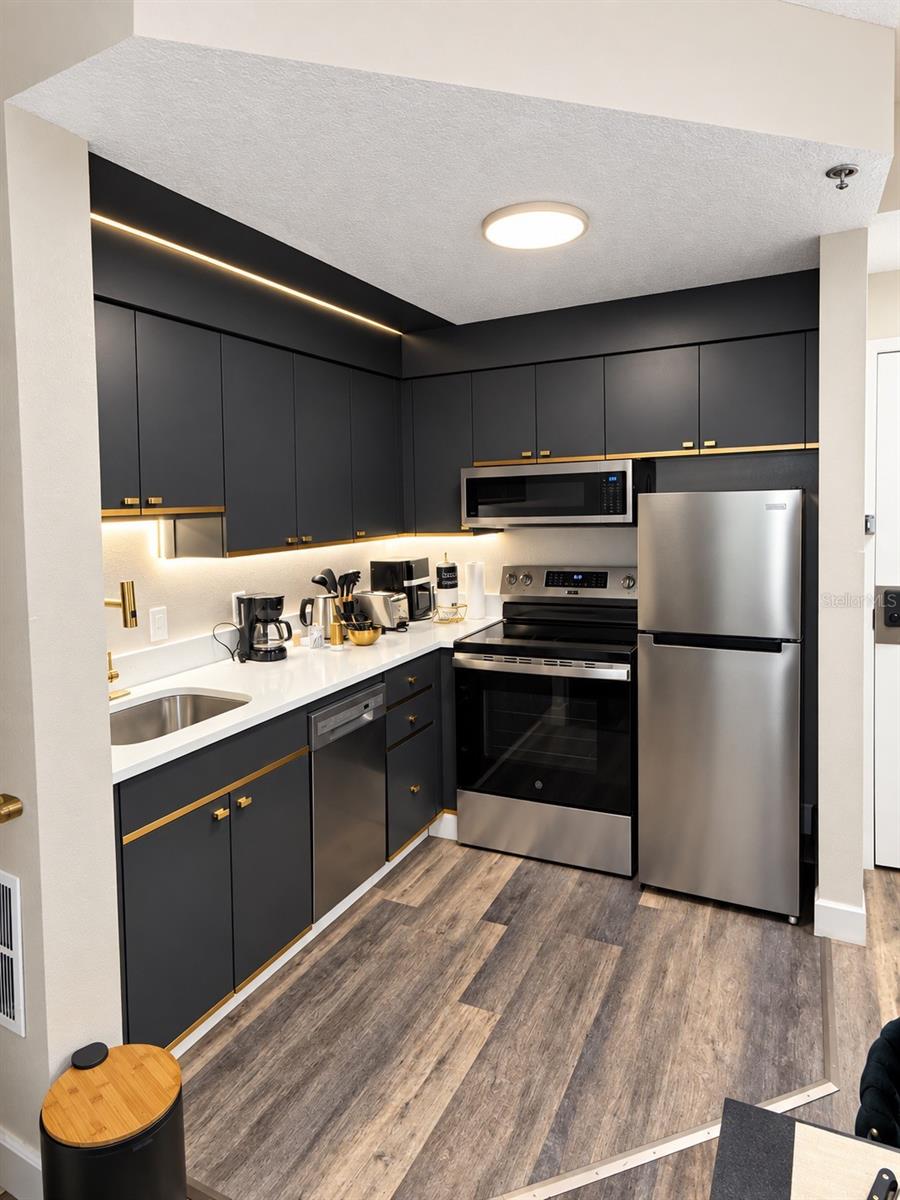 7601 CANADA AVENUE 433/435