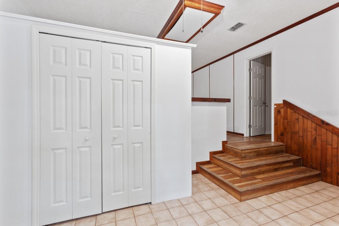 GENEVA OAKS - Residential