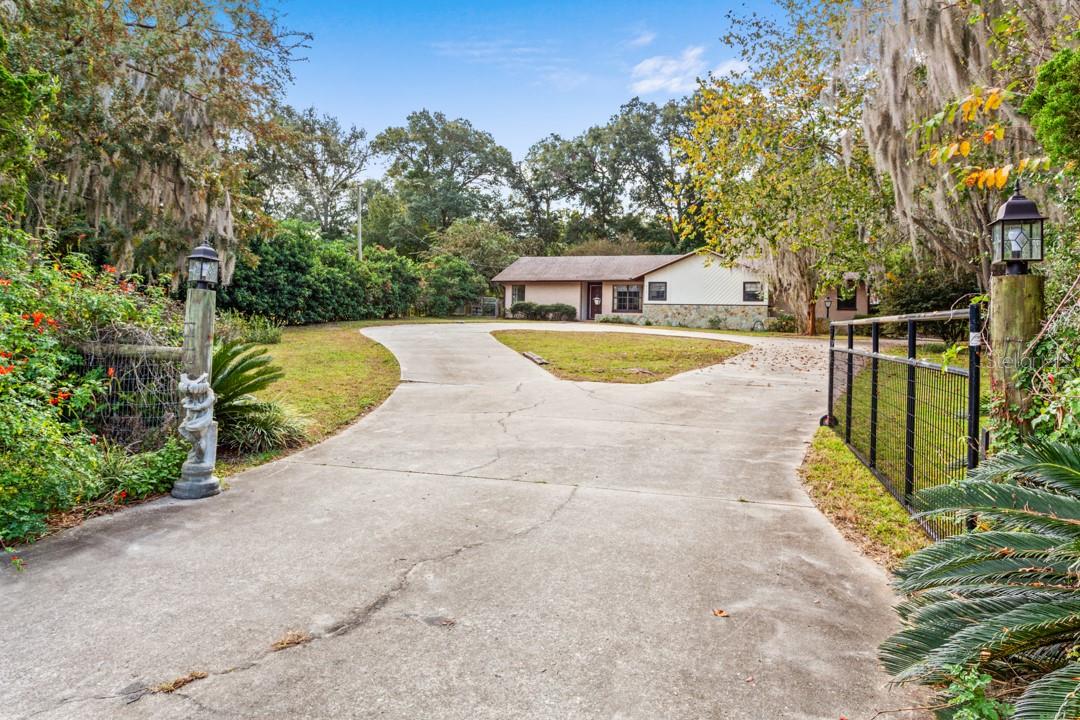 GENEVA OAKS - Residential