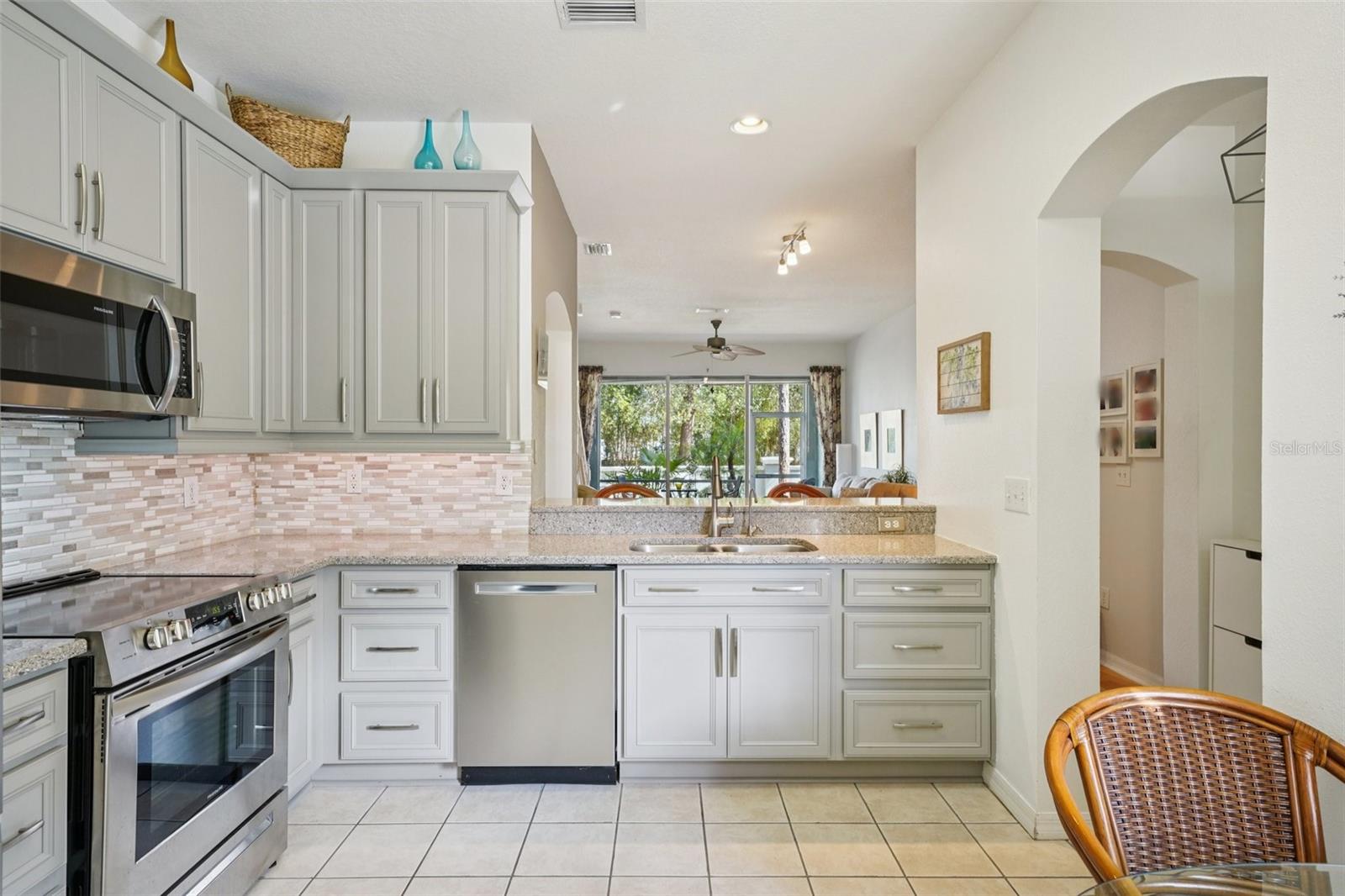 CHELSEA MANOR - Residential