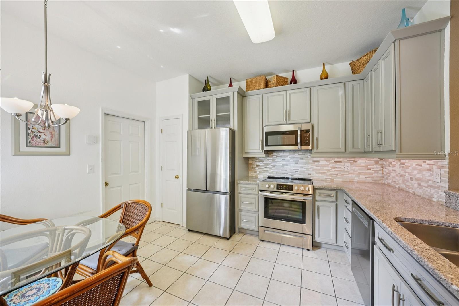 CHELSEA MANOR - Residential