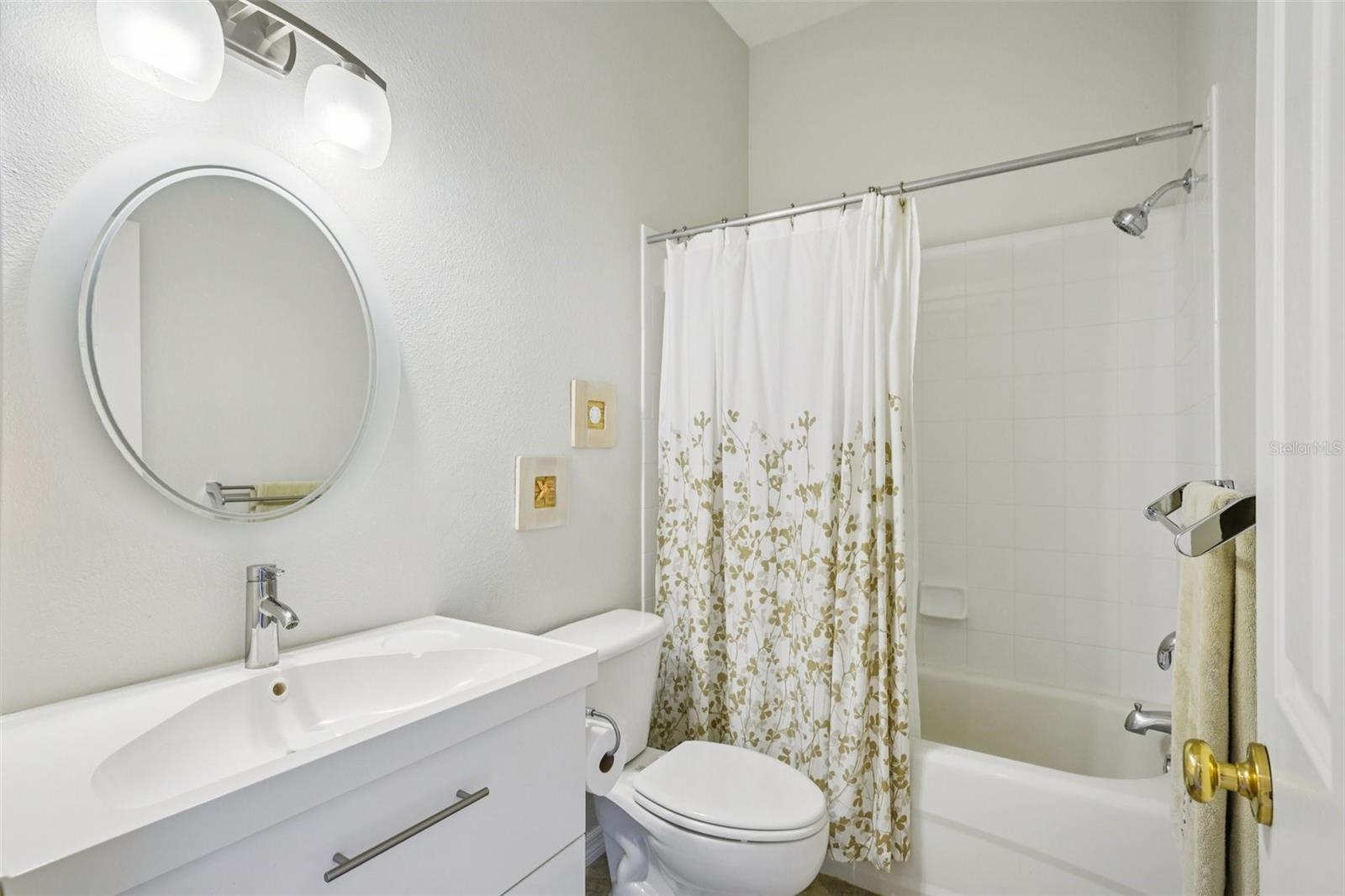 CHELSEA MANOR - Residential