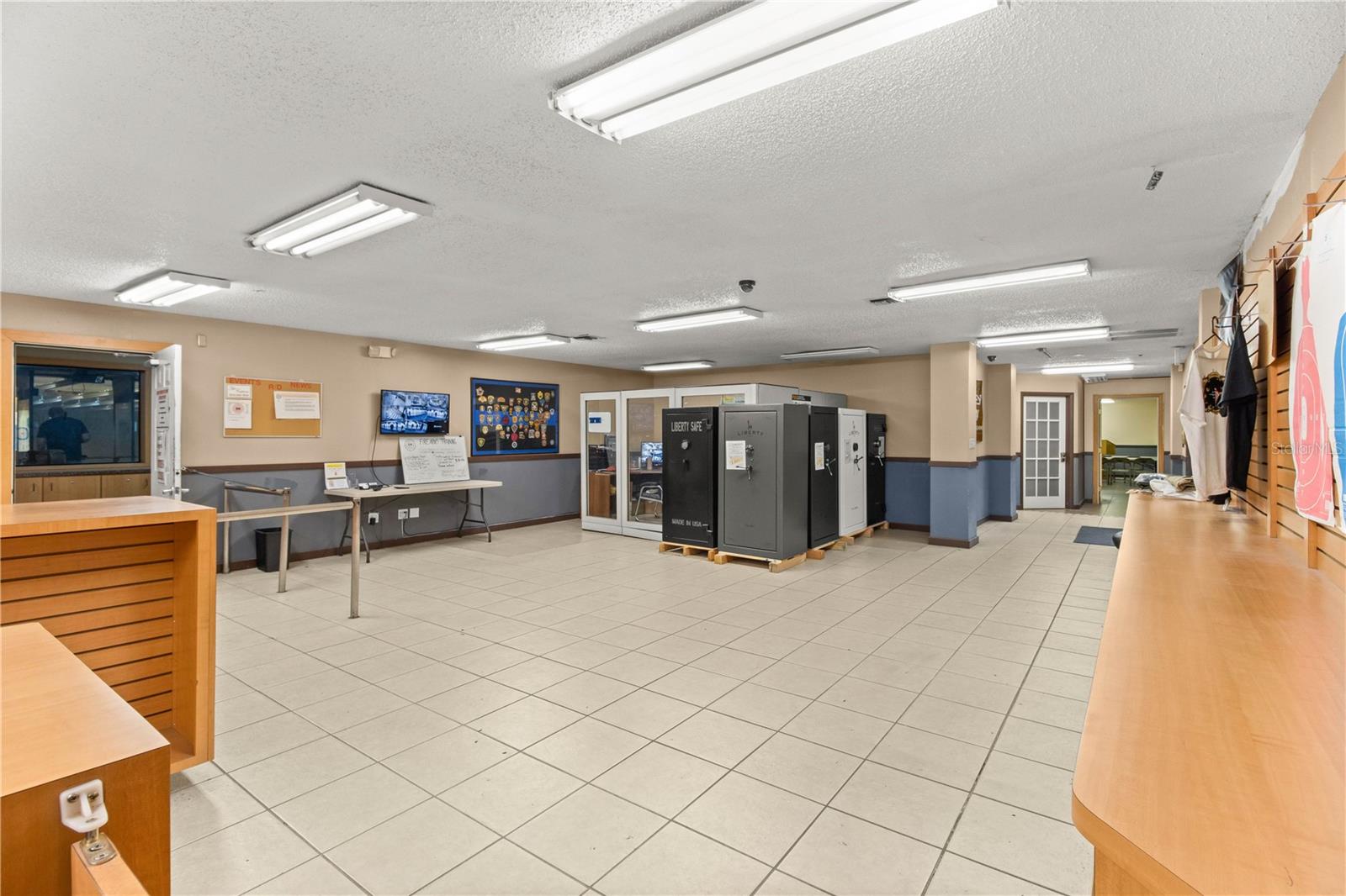 ANTHONY INDUST PARK - Business Opportunity