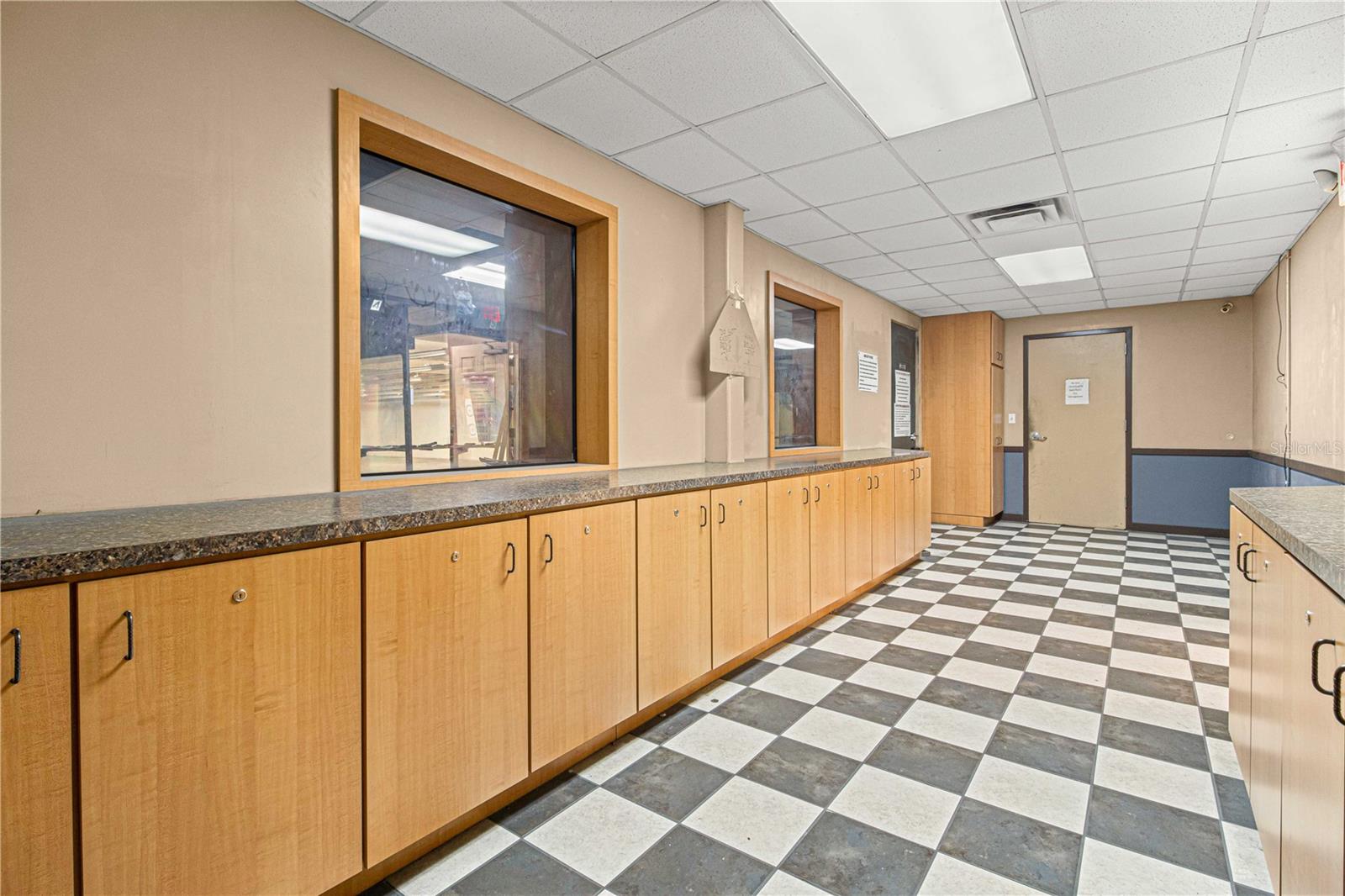 ANTHONY INDUST PARK - Business Opportunity