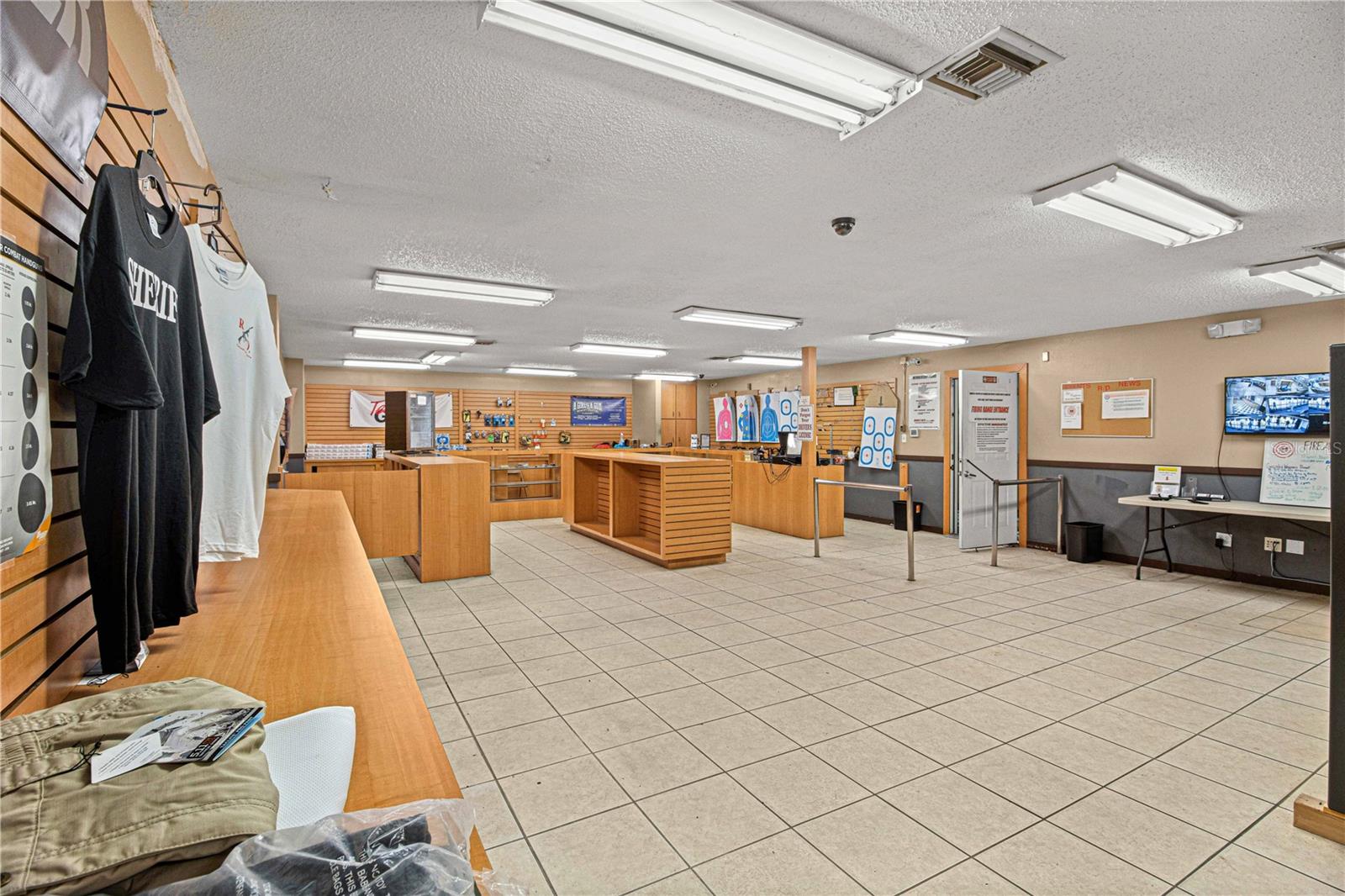 ANTHONY INDUST PARK - Business Opportunity