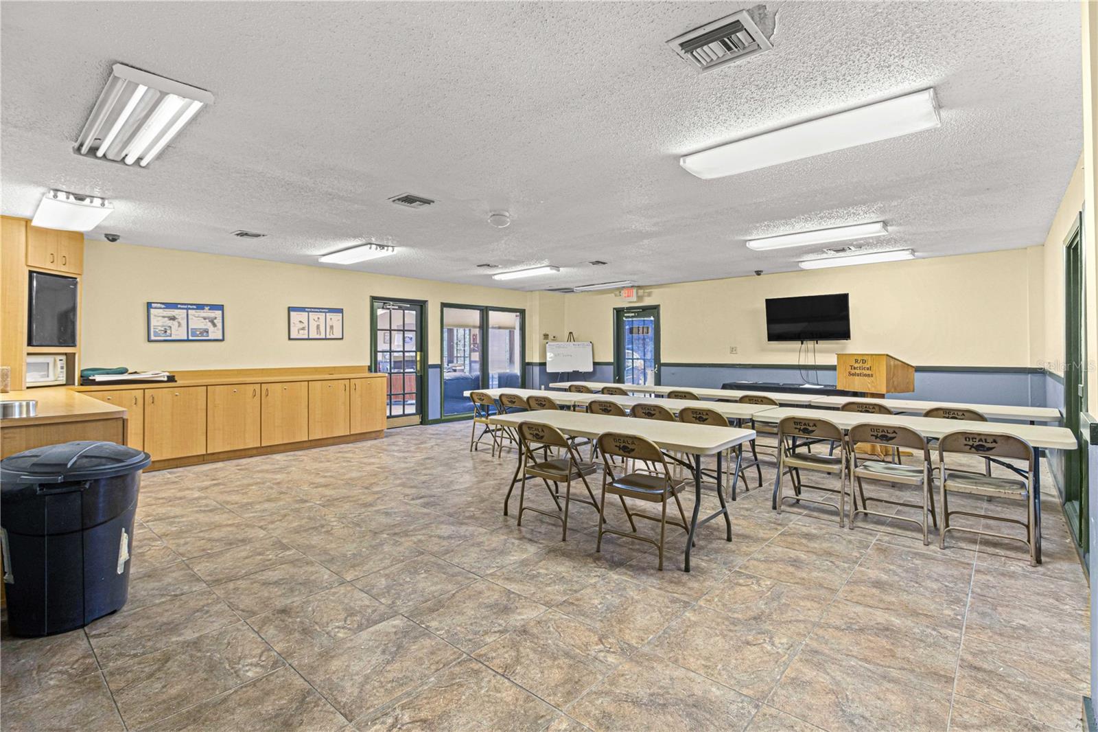 ANTHONY INDUST PARK - Business Opportunity