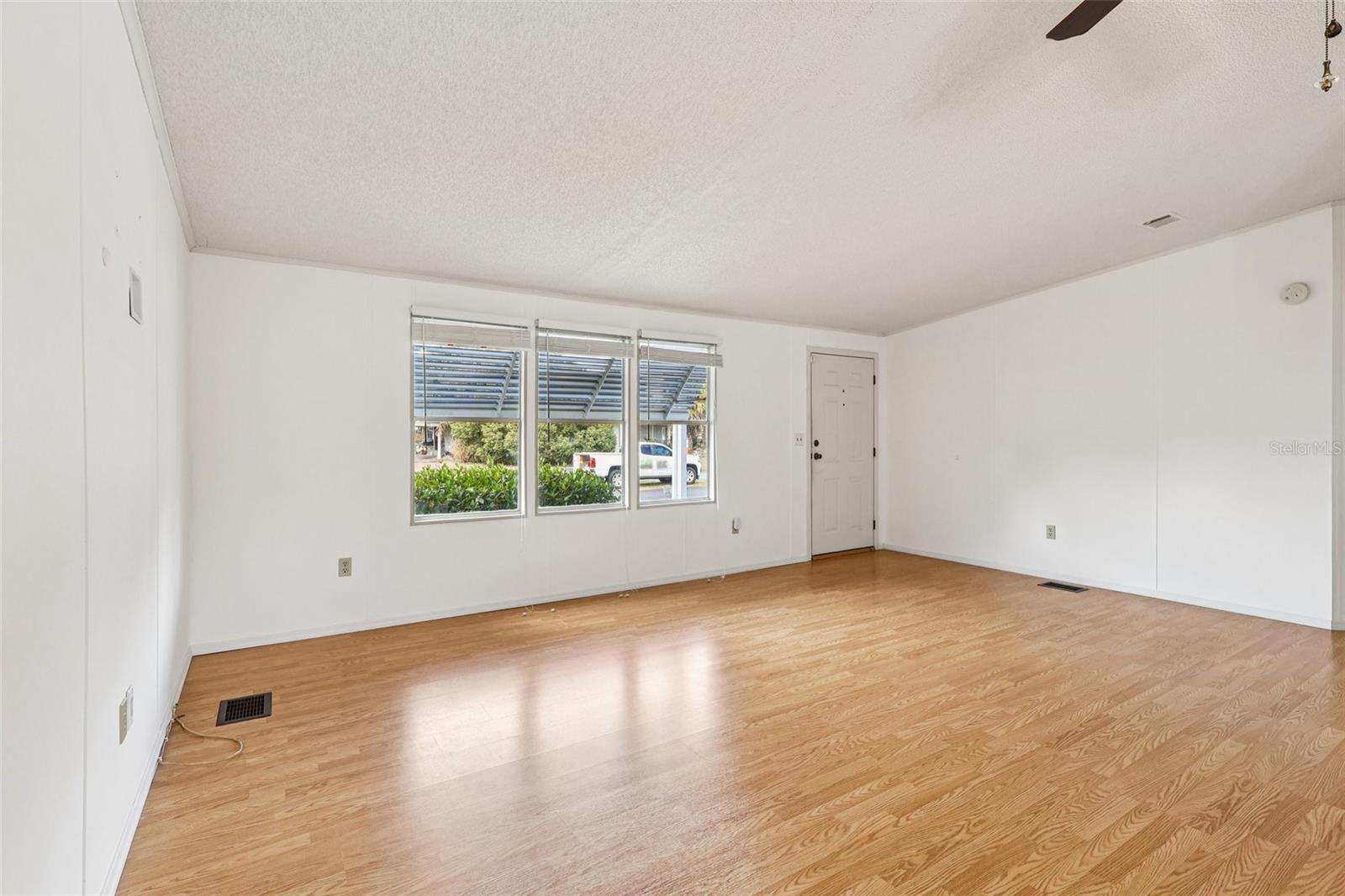 TAVARES IMPERIAL MOBILE TERRACE UNIT 04B - Residential